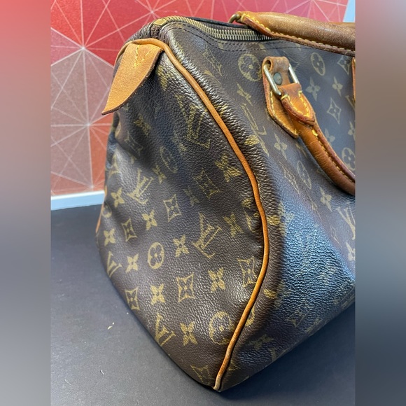 LOUIS VUITTON AUTHENTIC SPEEDY 30! - Picture 10 of 16